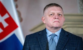 Фицо может привезти в Москву послание от Зеленского