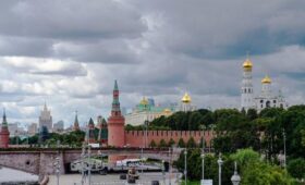 Облачная погода и до 15 градусов ожидаются в Москве в День Победы