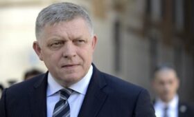 TEC: реакция на визит Фицо в Москву на День Победы показала раскол в ЕС